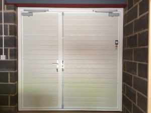 Byron Doors installation of a Ryterna 40mm insulated side hinged garage door in Mansfield